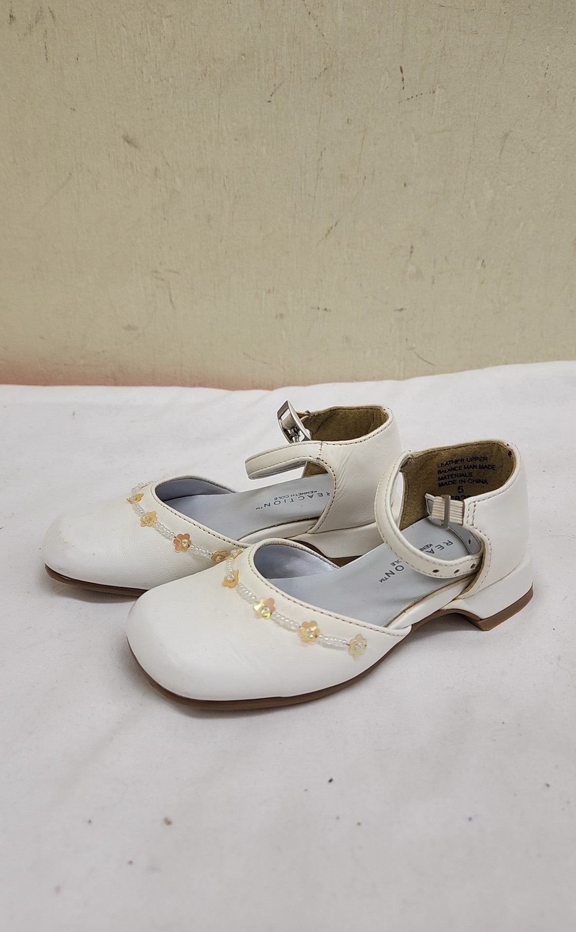 Kenneth Cole Girl's Size 5 White Shoes