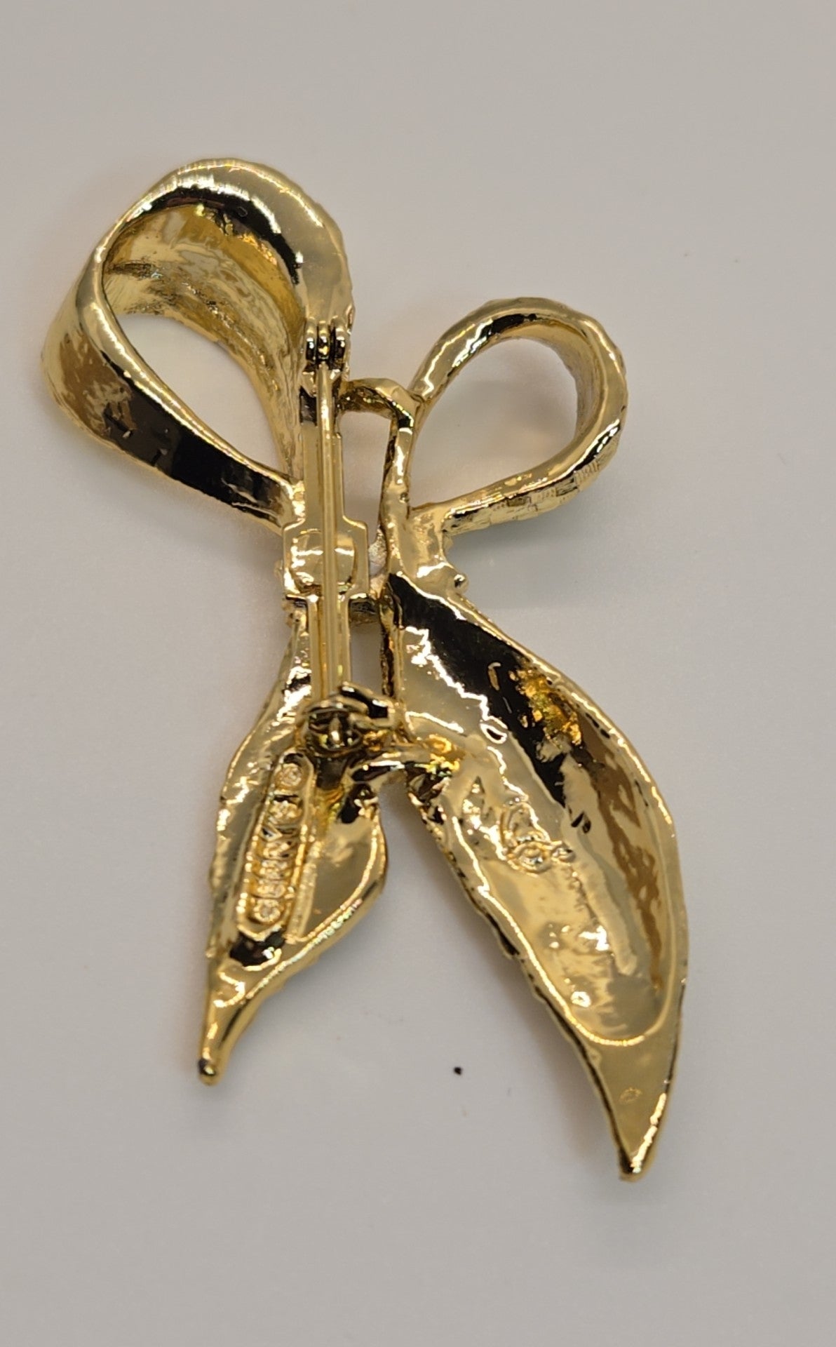 Gerry's Gold Bow Brooch Pin