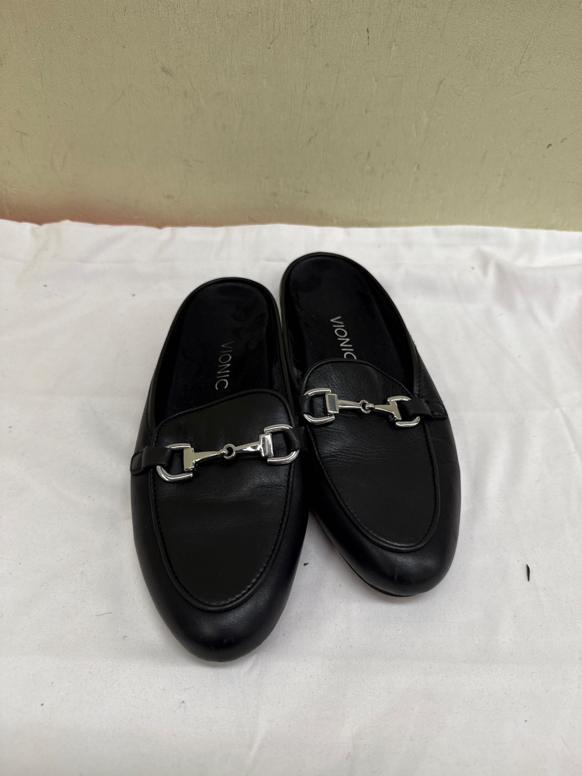 Vionic Women's Size 8 Black Flats