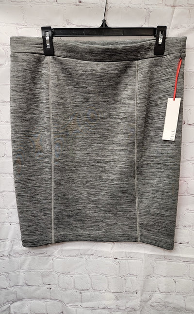 NWT Elle Women's Size L Gray Skirt