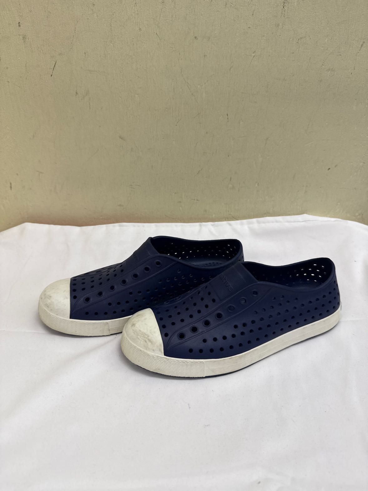 Native Boy's Size 4 Navy Shoes