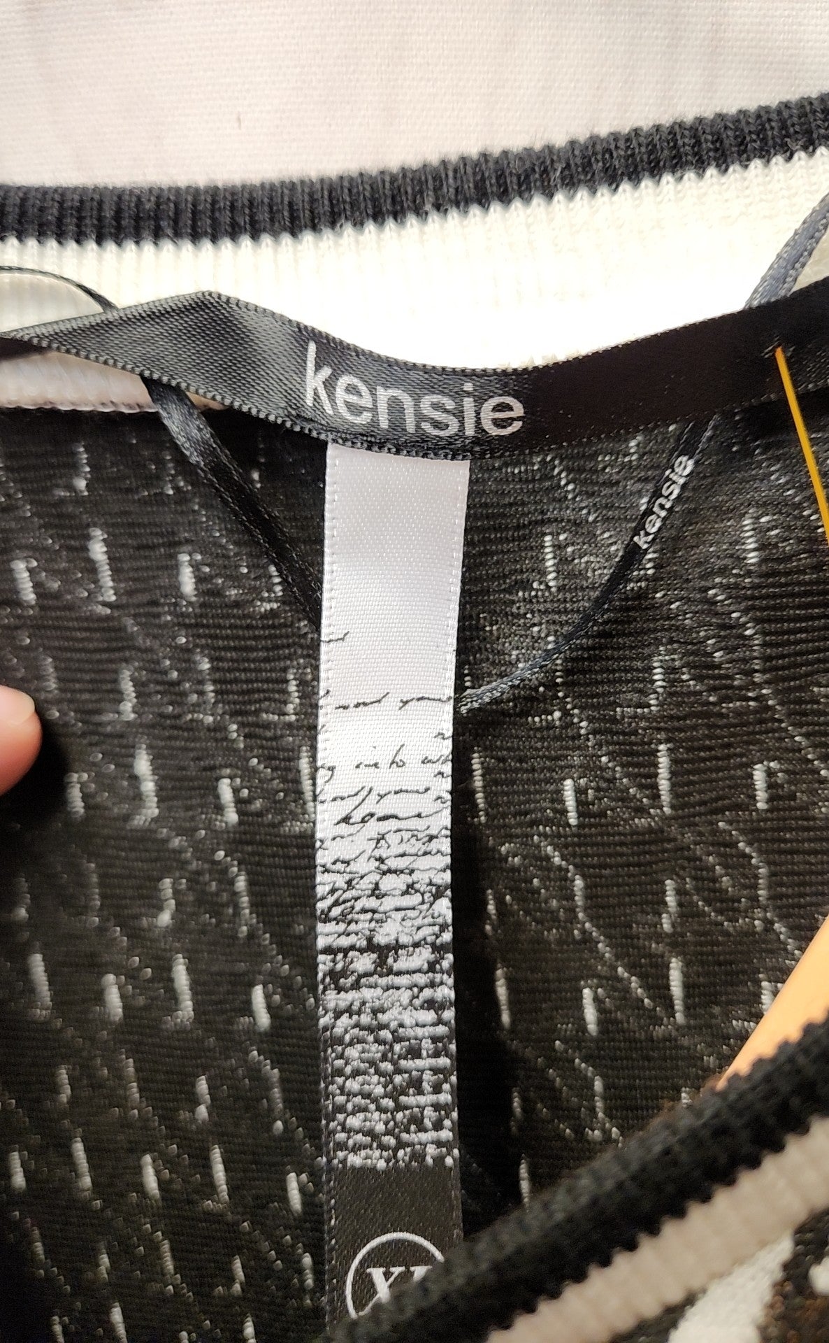 Kensie Women's Size XL White & Black 3/4 Sleeve Top