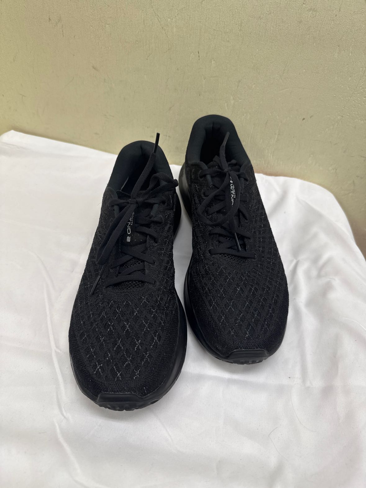 Under Armour Men's Size 11-1/2 Black Sneakers Shoes