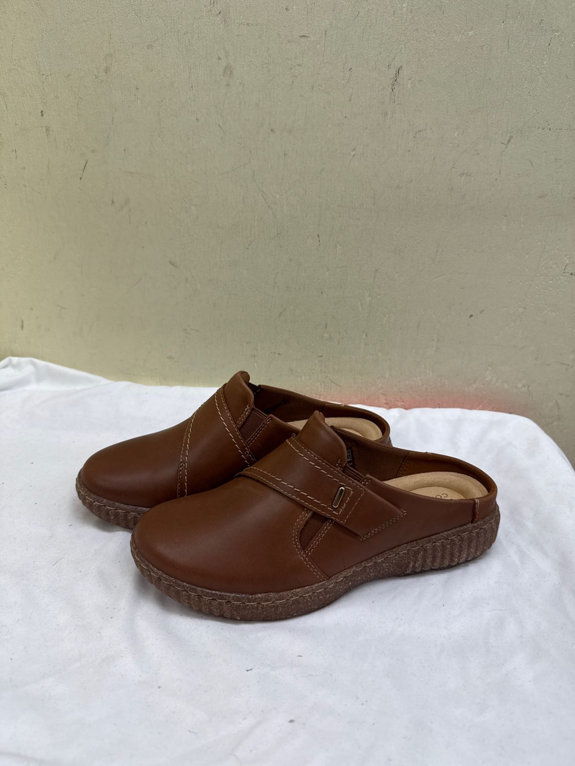 Clarks Women's Size 6-1/2 Brown Flats Shoes