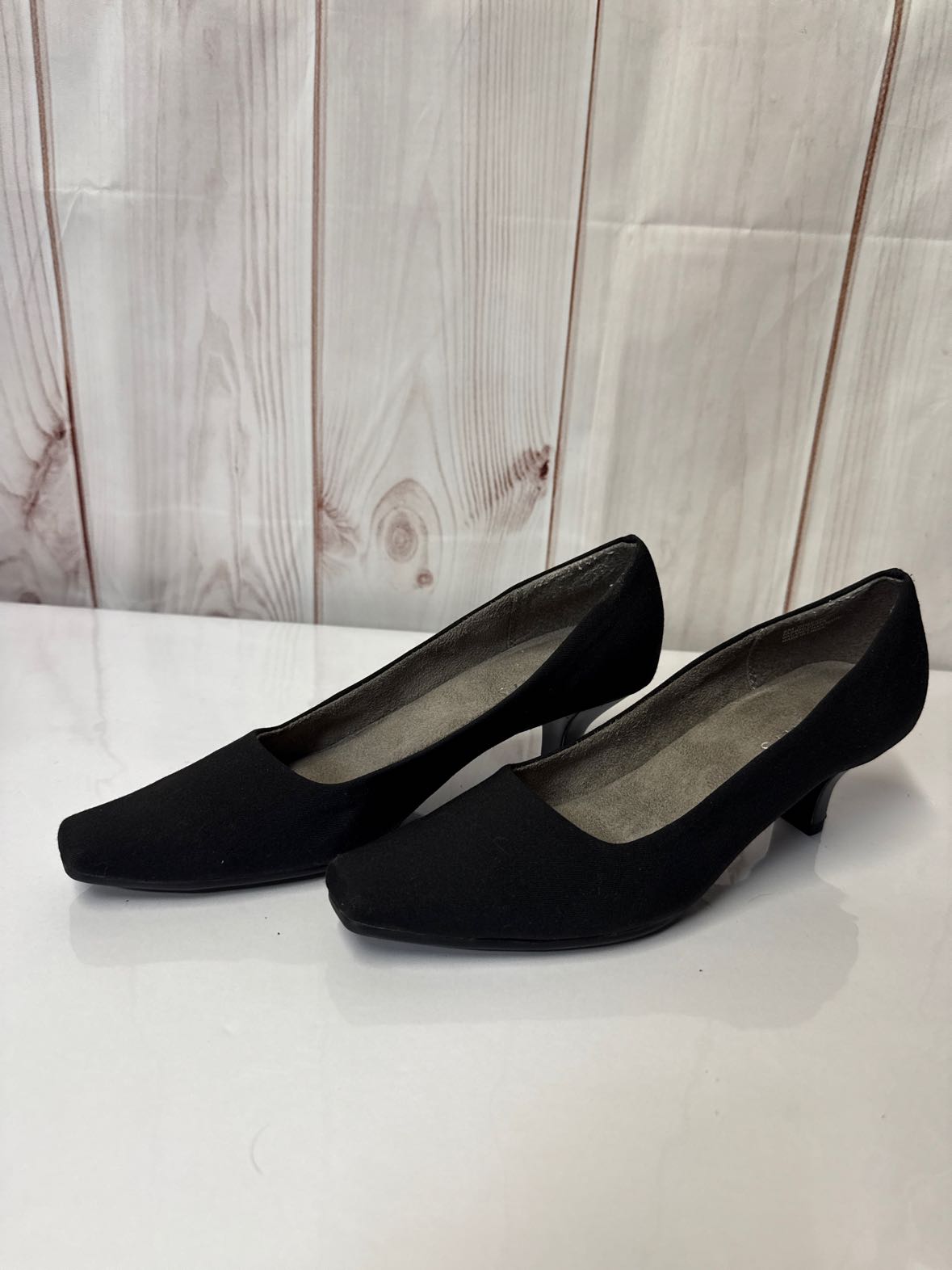 Aerosoles Women's Size 6 Black Pumps