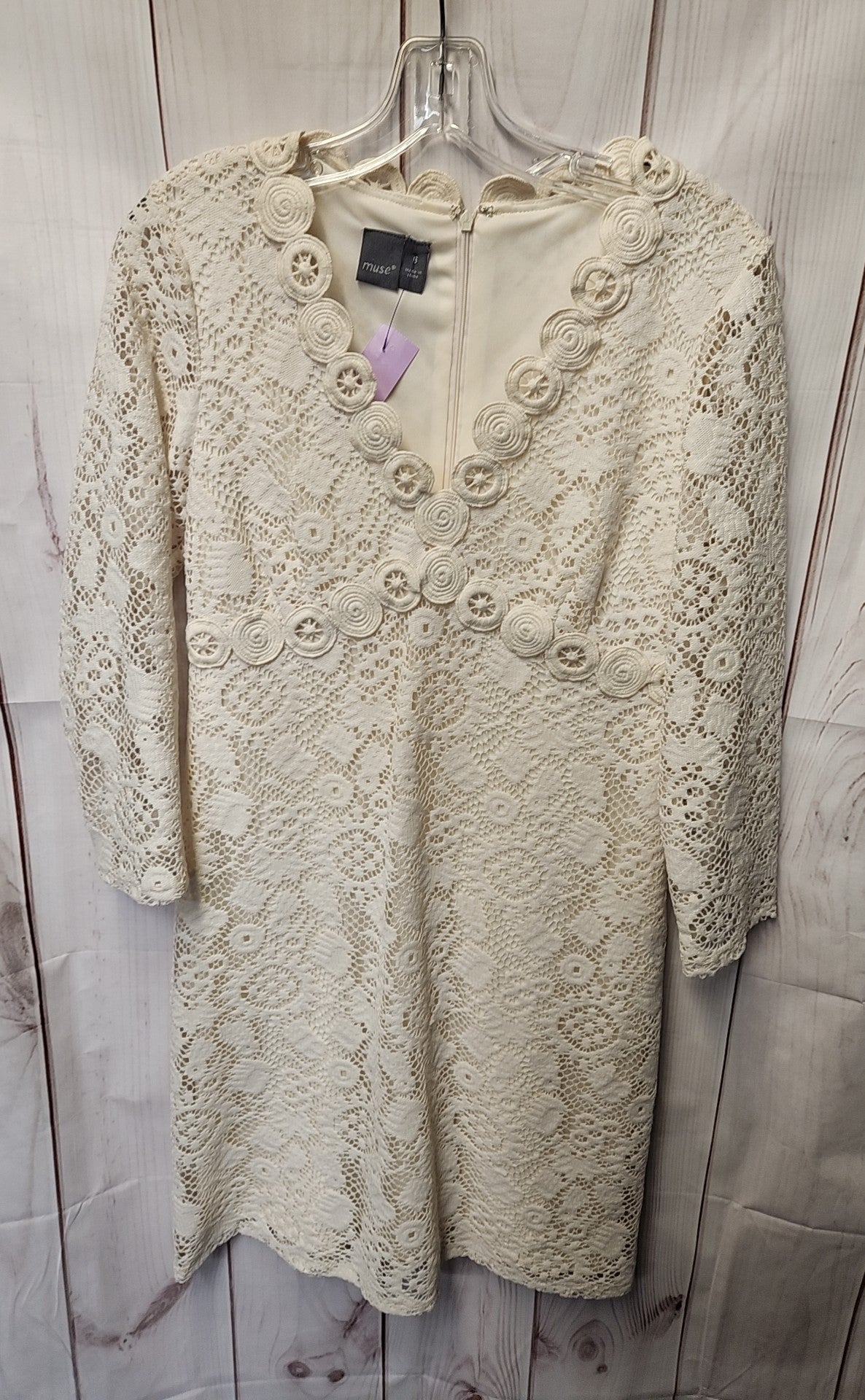 Muse Women's Size 6 White Dress