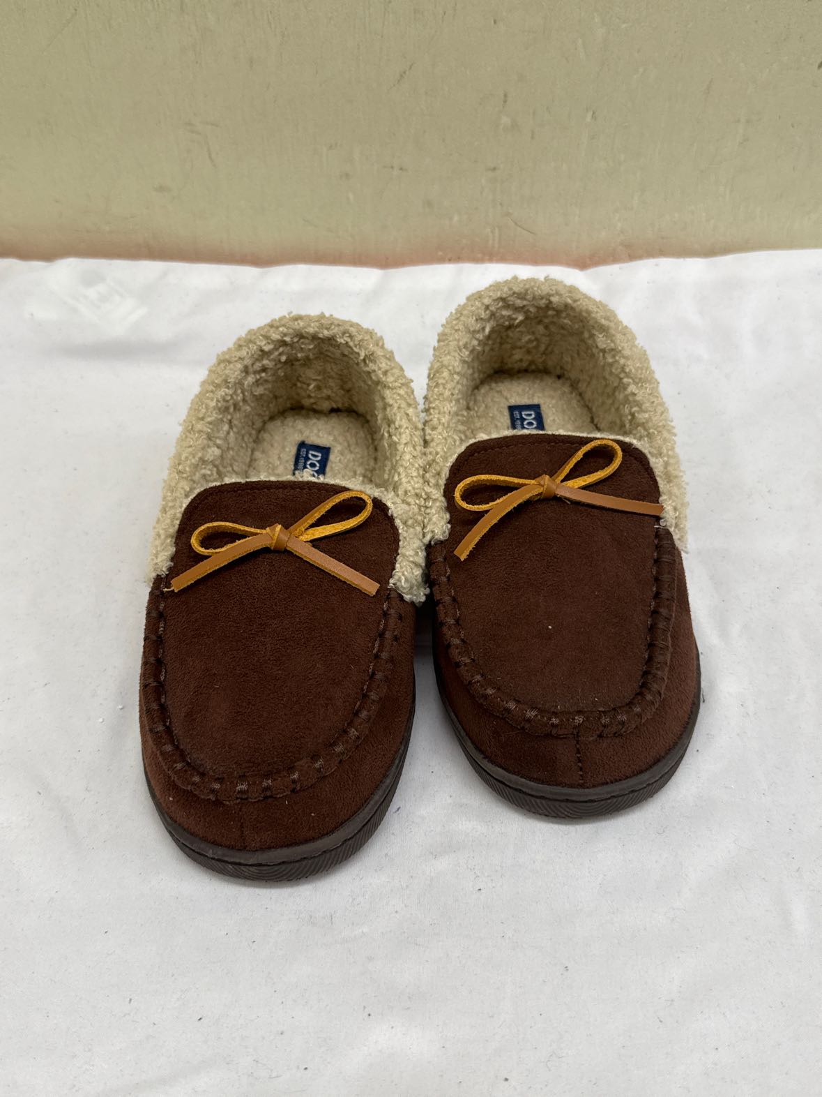 Dockers Boy's Size 13 Brown Slippers