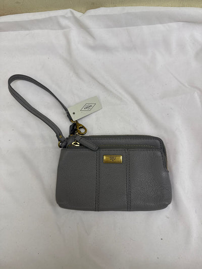 NWT Fossil Gray Leather Wristlet