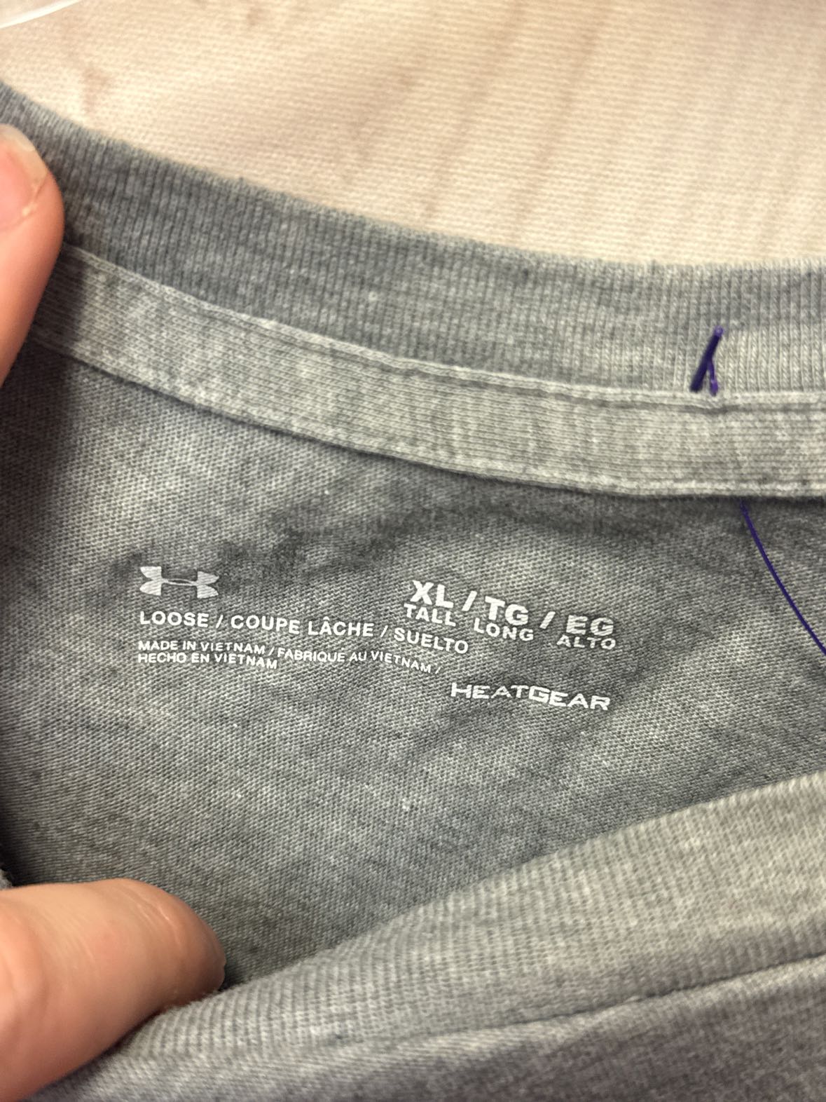 Under Armour Men's Size XL Gray Shirt