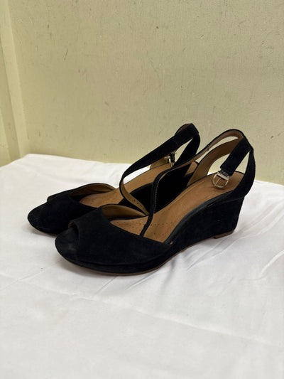 Clarks Women's Size 8 Black Sandals