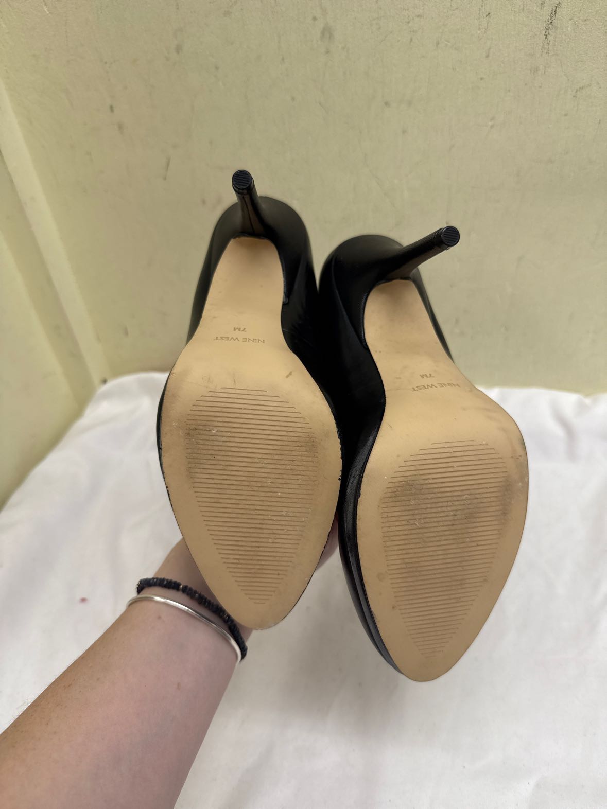 Nine West Women's Size 7 Black Pumps Shoes