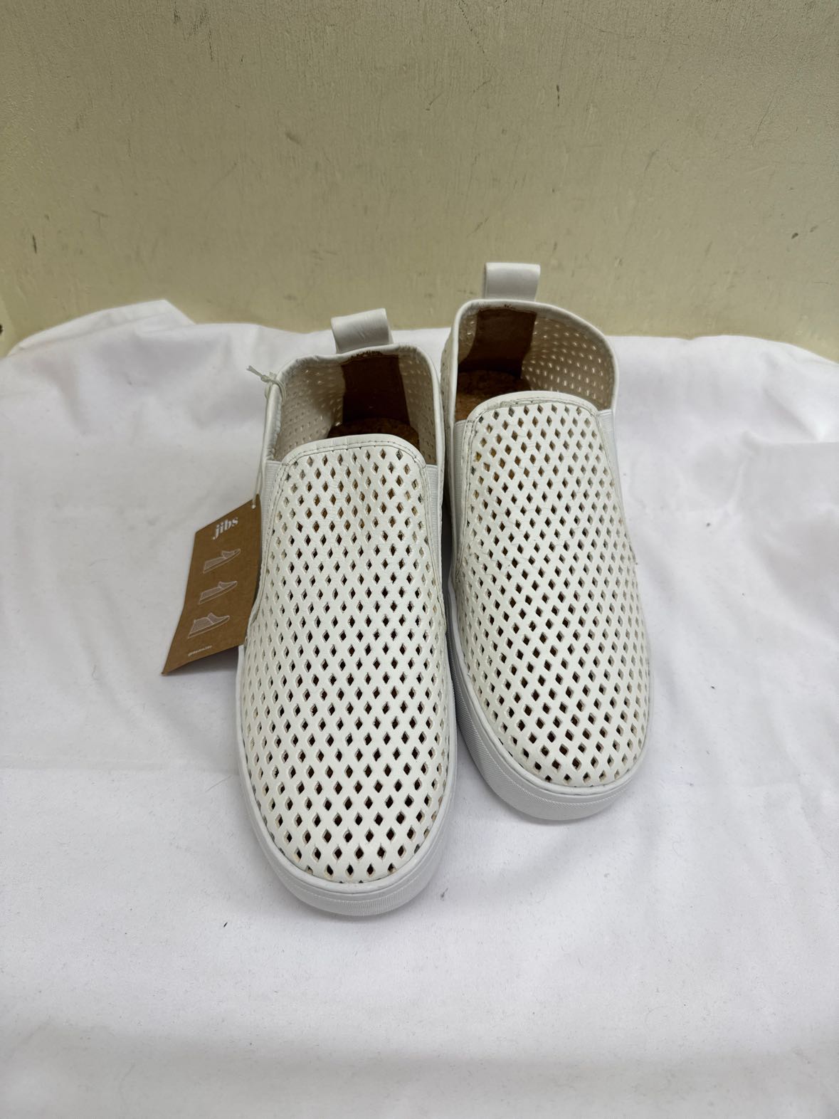 NWT Jibs Women's Size 8 White Flats Shoes