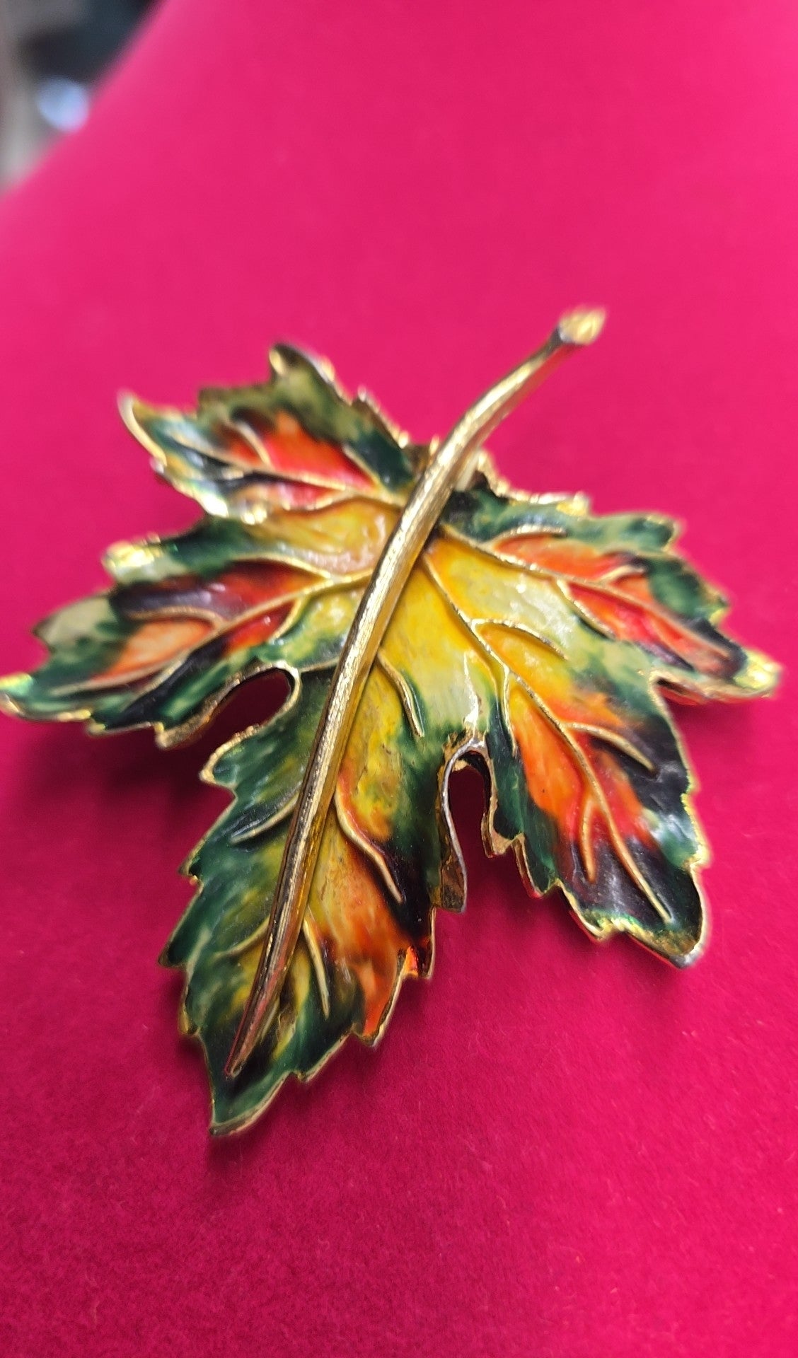 Green Leaf Brooch Pin