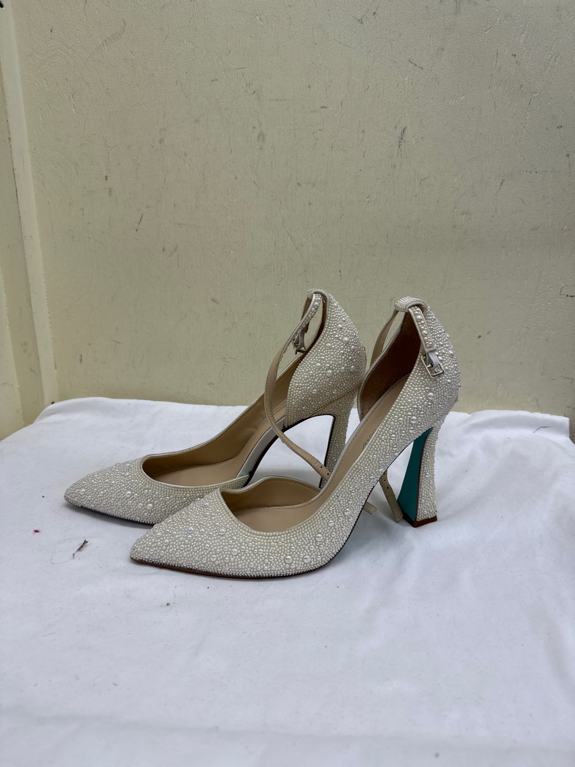 Betsey Johnson Women's Size 11 White Pumps Shoes
