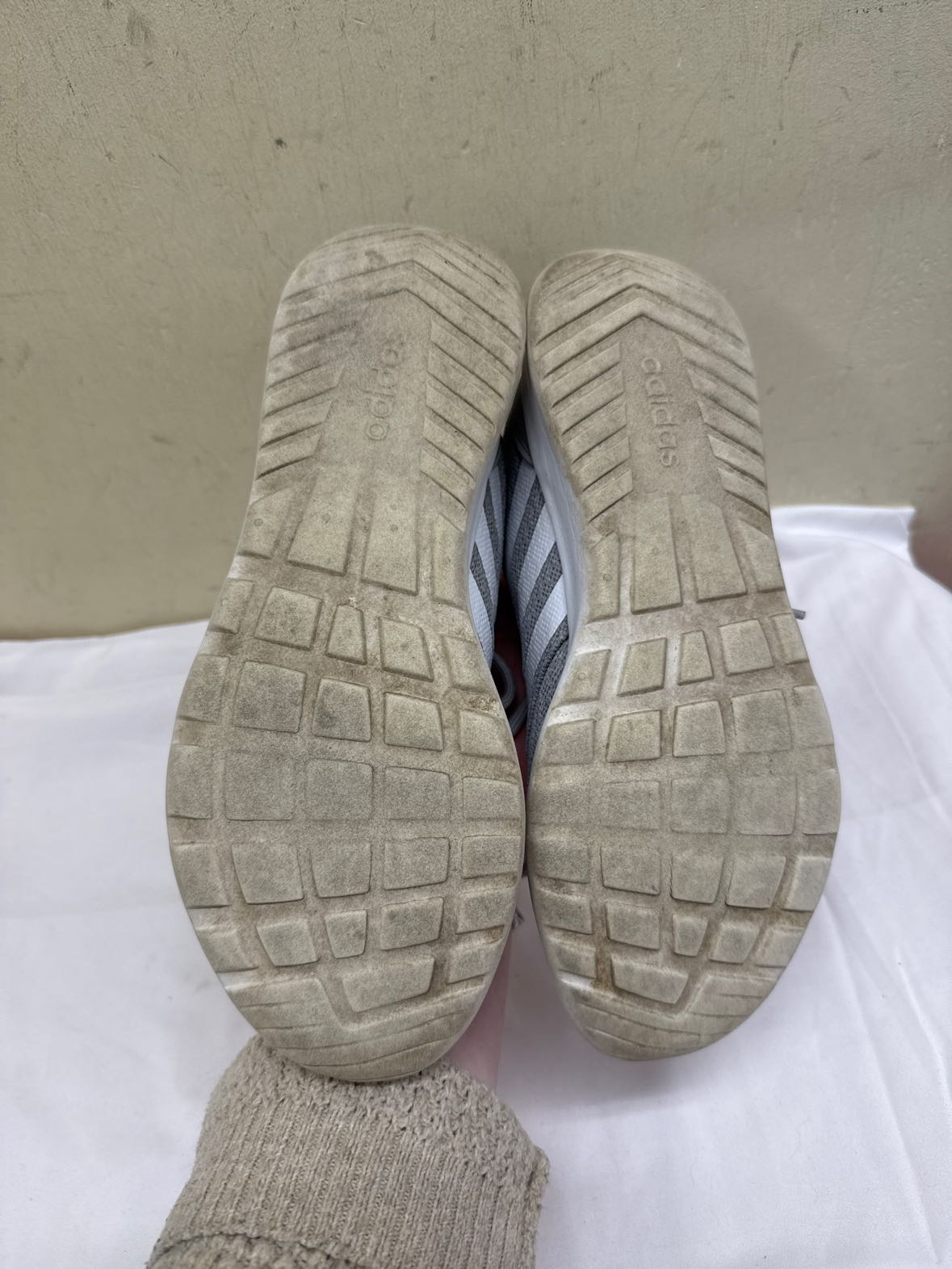 Adidas Women's Size 8 Gray Sneakers