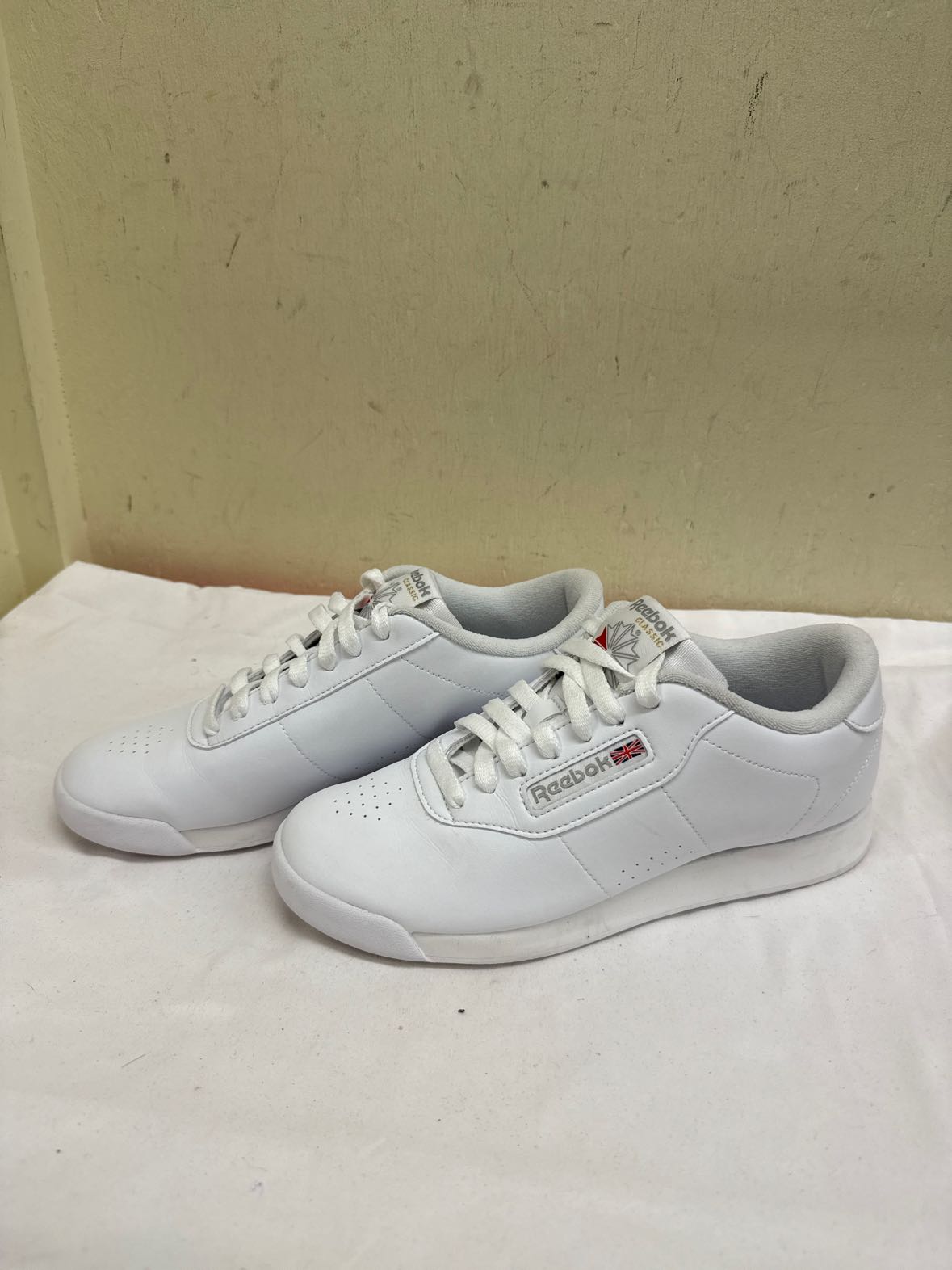 Reebok Women's Size 8 White Sneakers