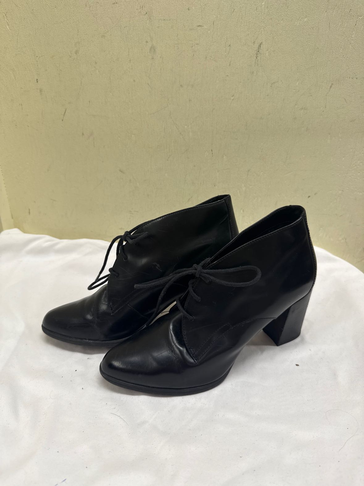 Clarks Women's Size 8-1/2 Black Boots Shoes