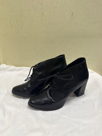 Clarks Women's Size 8-1/2 Black Boots Shoes