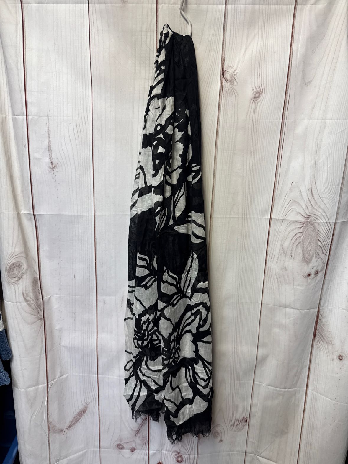 Chico's Size One Size White & Black Floral Dress Scarf