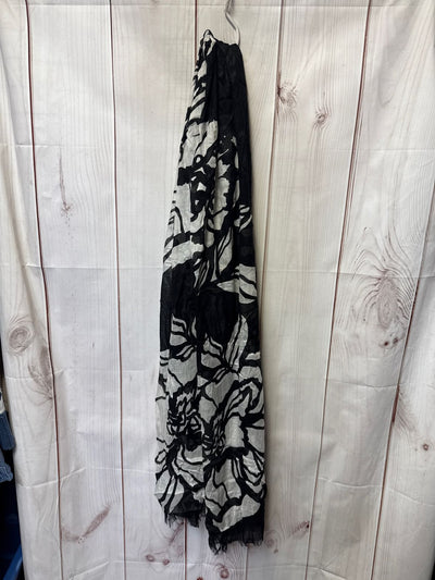 Chico's Size One Size White & Black Floral Dress Scarf