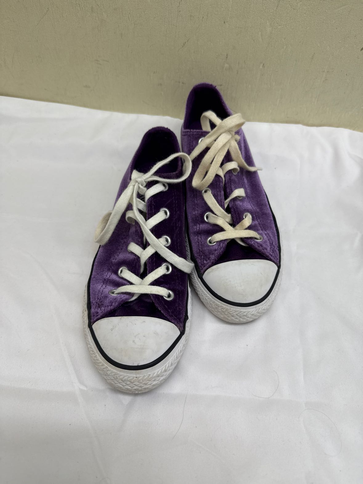 Converse Girl's Size 3 Purple Shoes