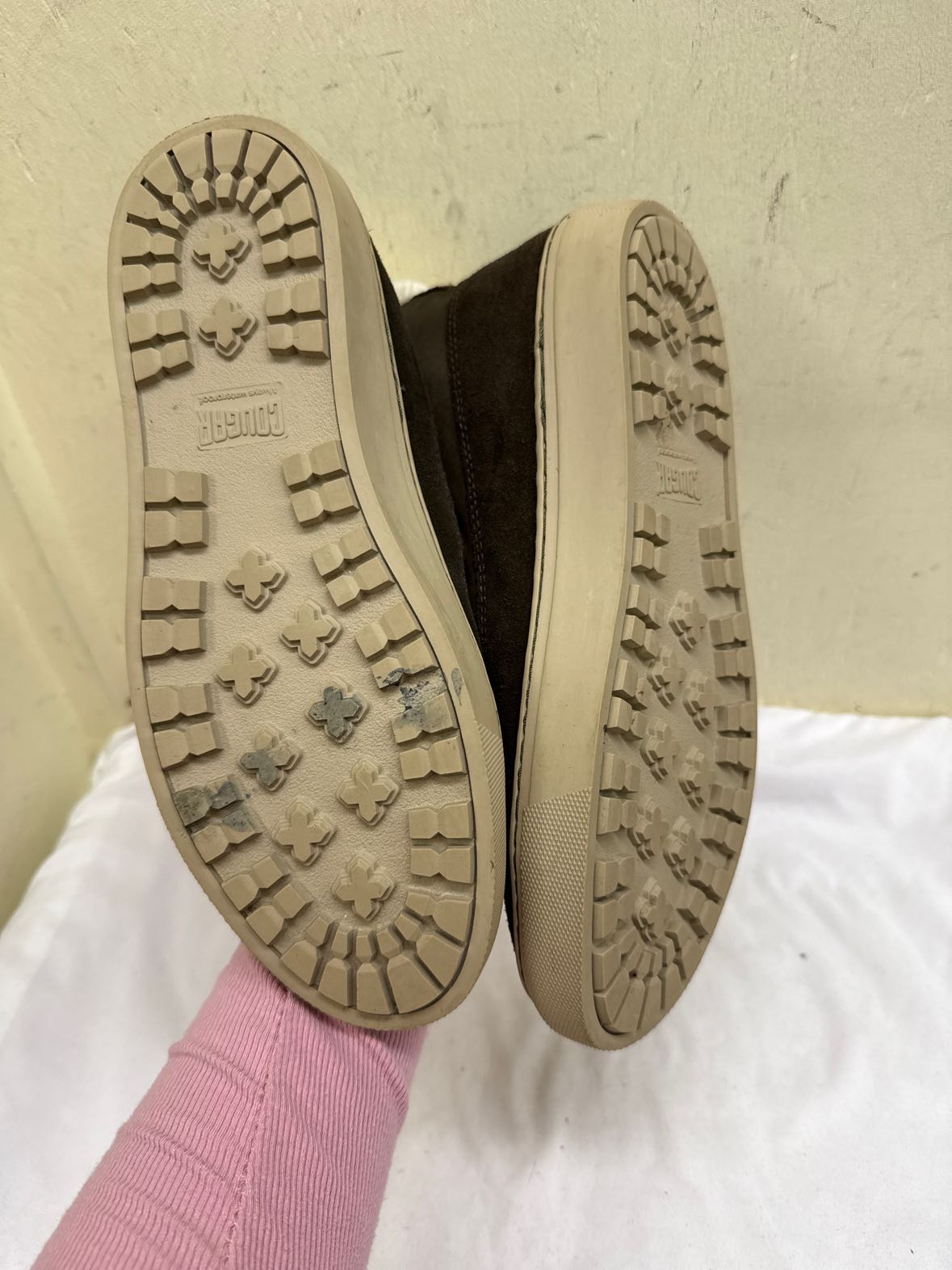 Cougar Women's Size 10 Green Sneakers Shoes