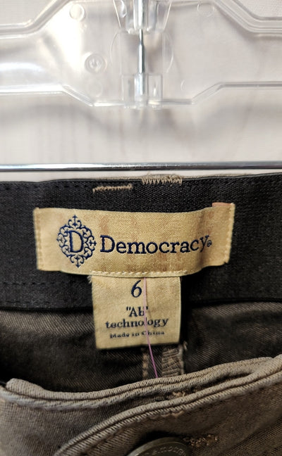 Democracy Women's Size 6 Taupe Pants