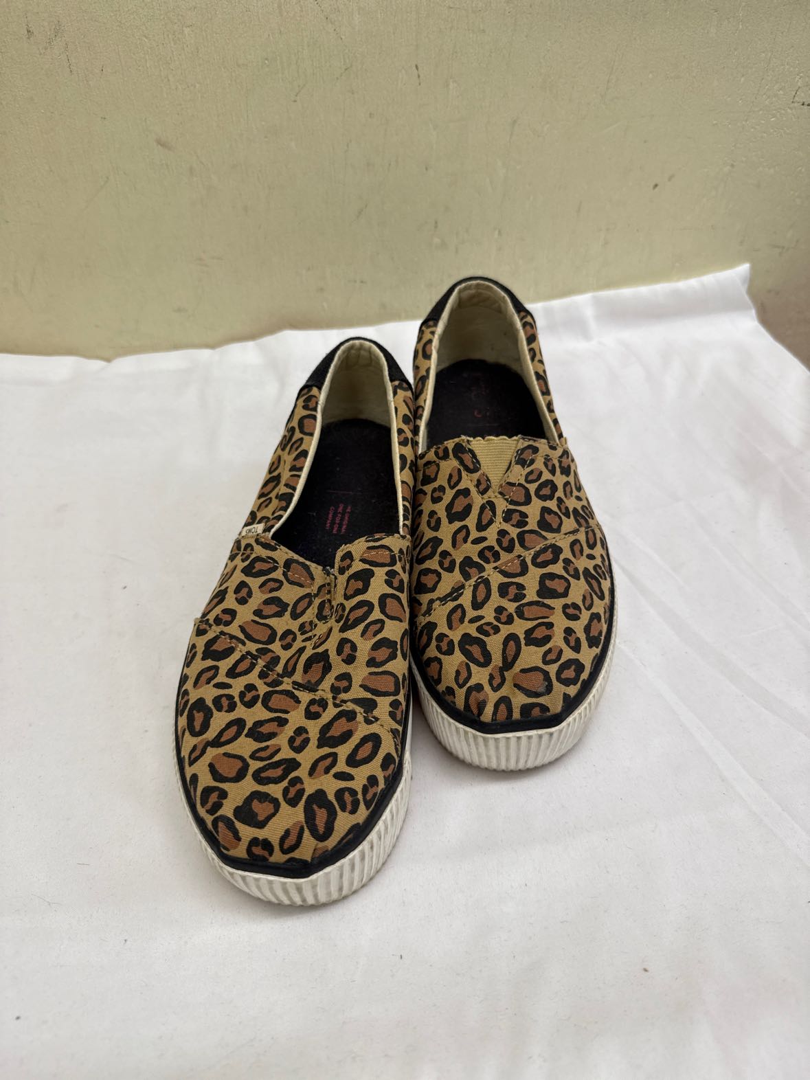 Toms Women's Size 7-1/2 leopard print Flats Shoes