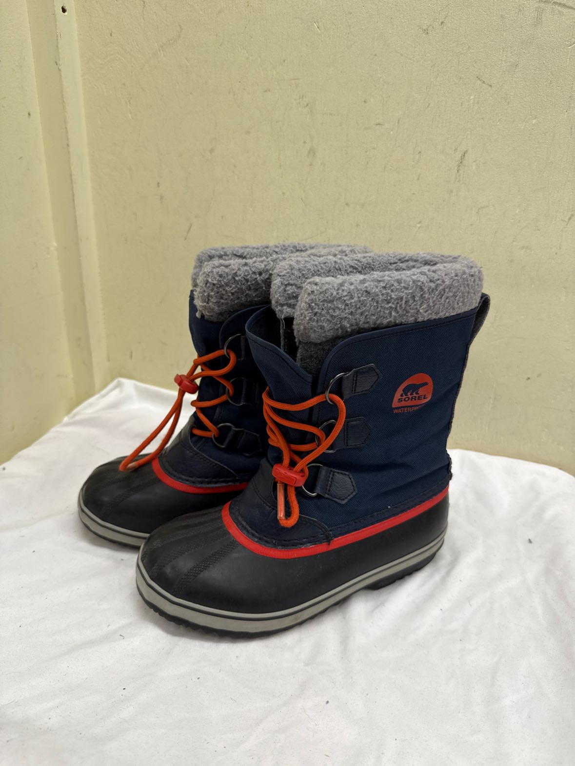 Sorel Boy's Size 5 Navy Boots