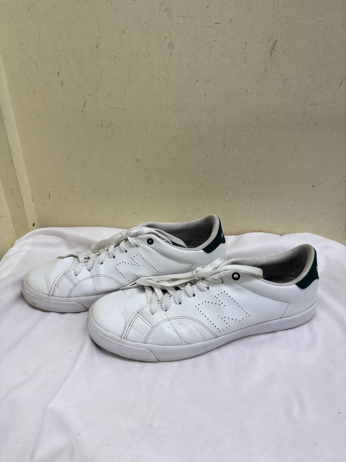 New Balance Men's Size 11 White Sneakers Shoes