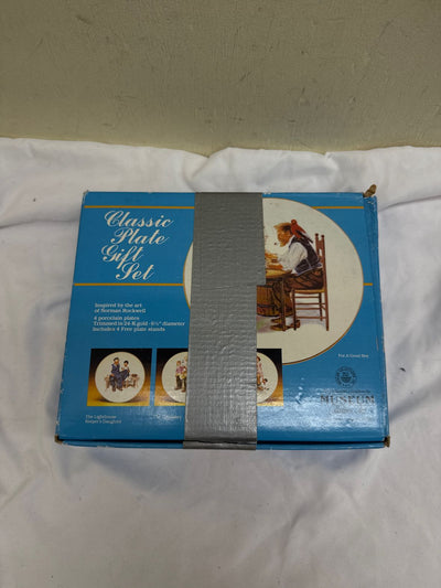 NIB The Toy Maker Classic Plates Gift Set