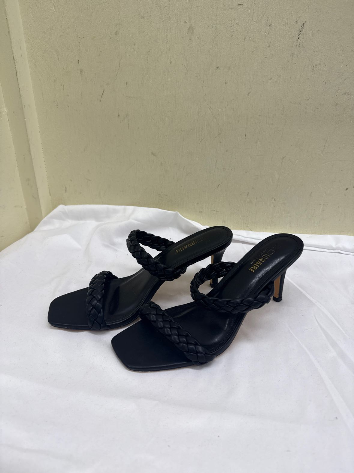 Cushionaire Women's Size 8 Black Sandals