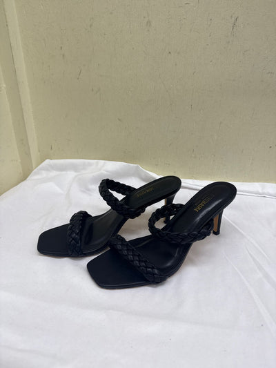 Cushionaire Women's Size 8 Black Sandals