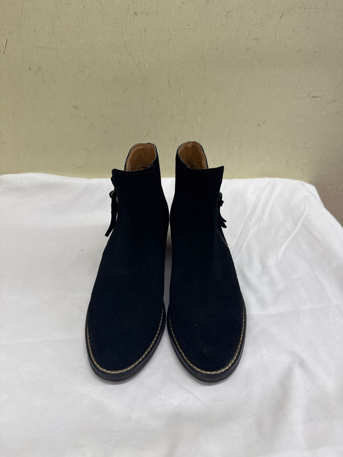 White Mountain Women's Size 5-1/2 Black Boots Shoes