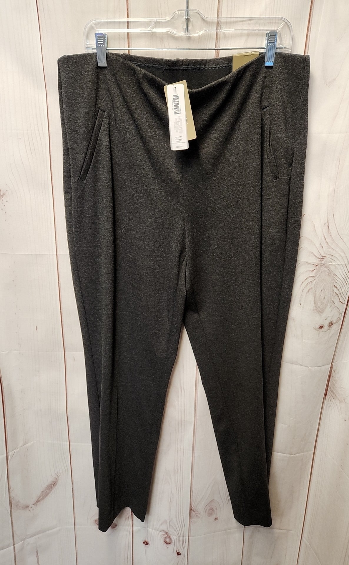 NWT Chico's Women's Size 2.5 = US 14 Short Gray Pants Fabulously Slimming