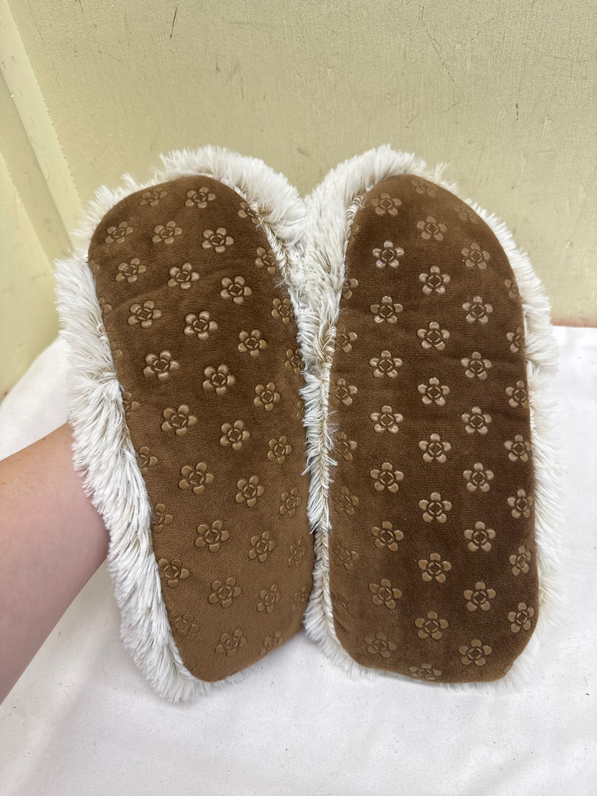 warmies Women's Size One Size White Slippers