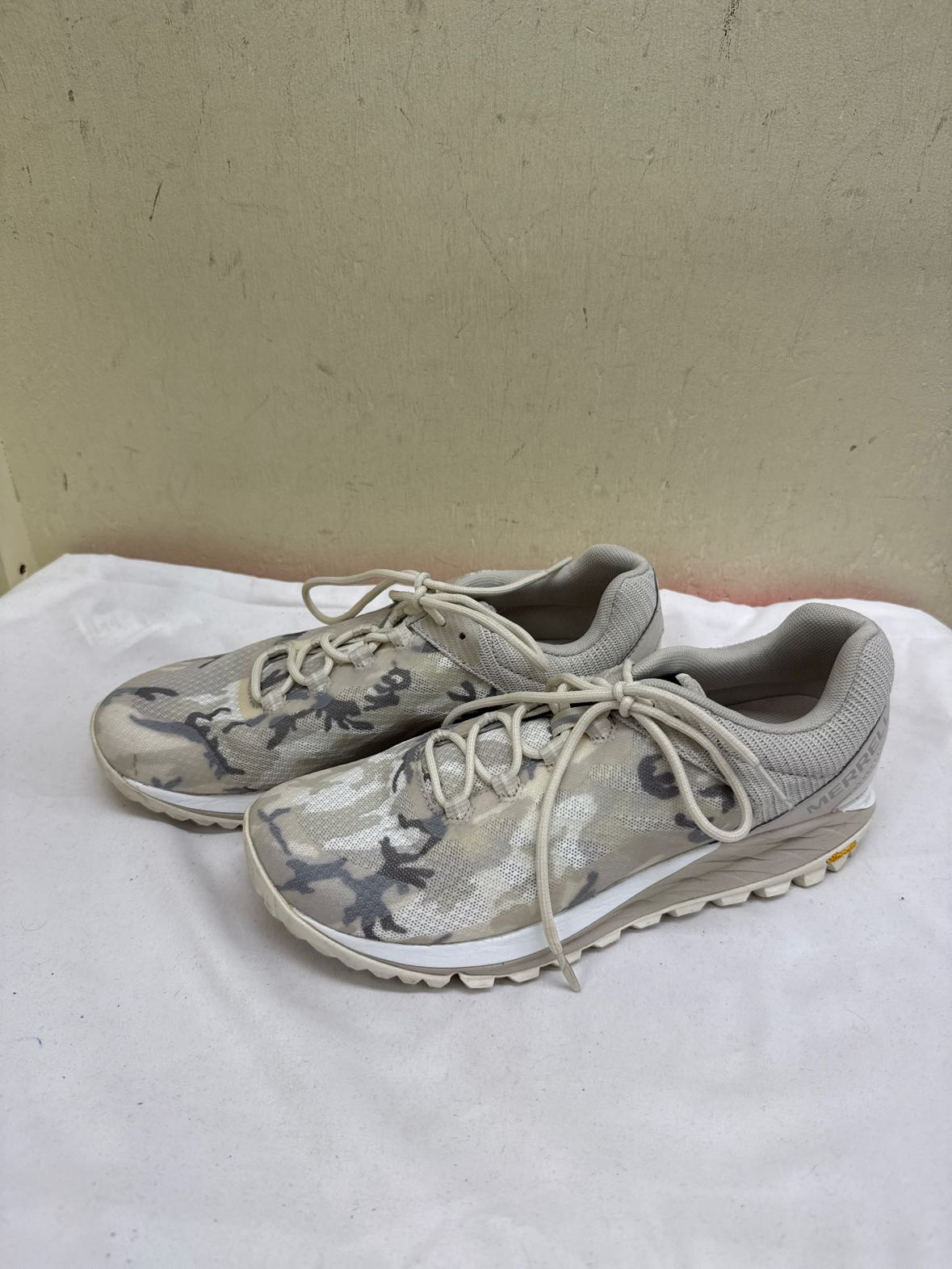 Merrell Women's Size 9 Off-White Sneakers Shoes