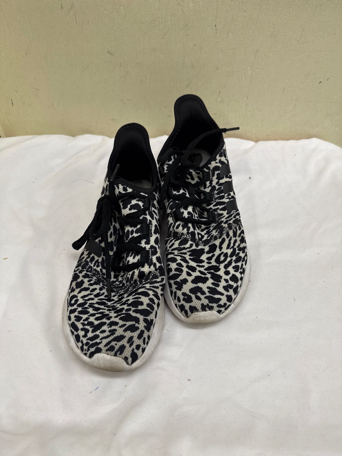 Adidas Women's Size 9 Black & White Sneakers Shoes