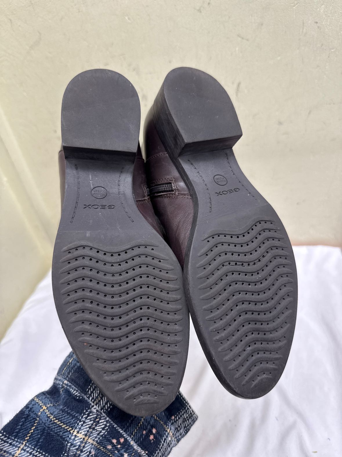 Geox Women's Size 37-1/2 = 7 Brown Boots Shoes