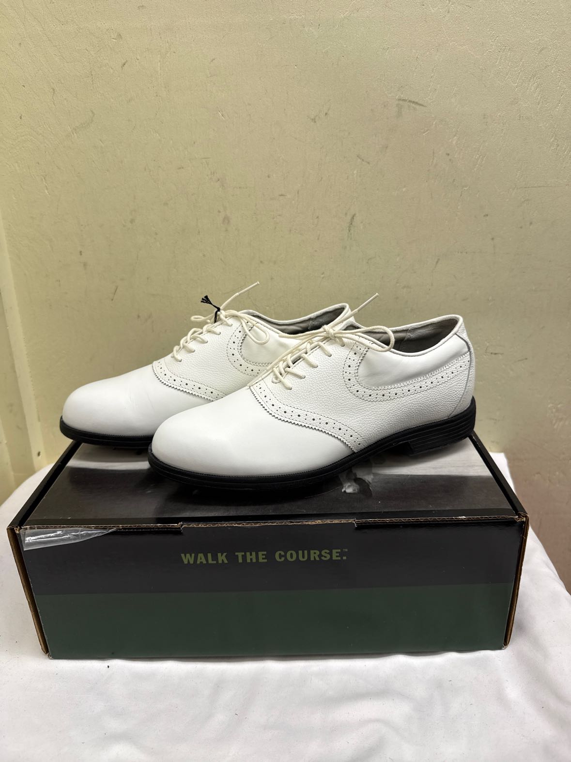 NIB Rockport Men's Size 8-1/2 White Leather Golf Shoes