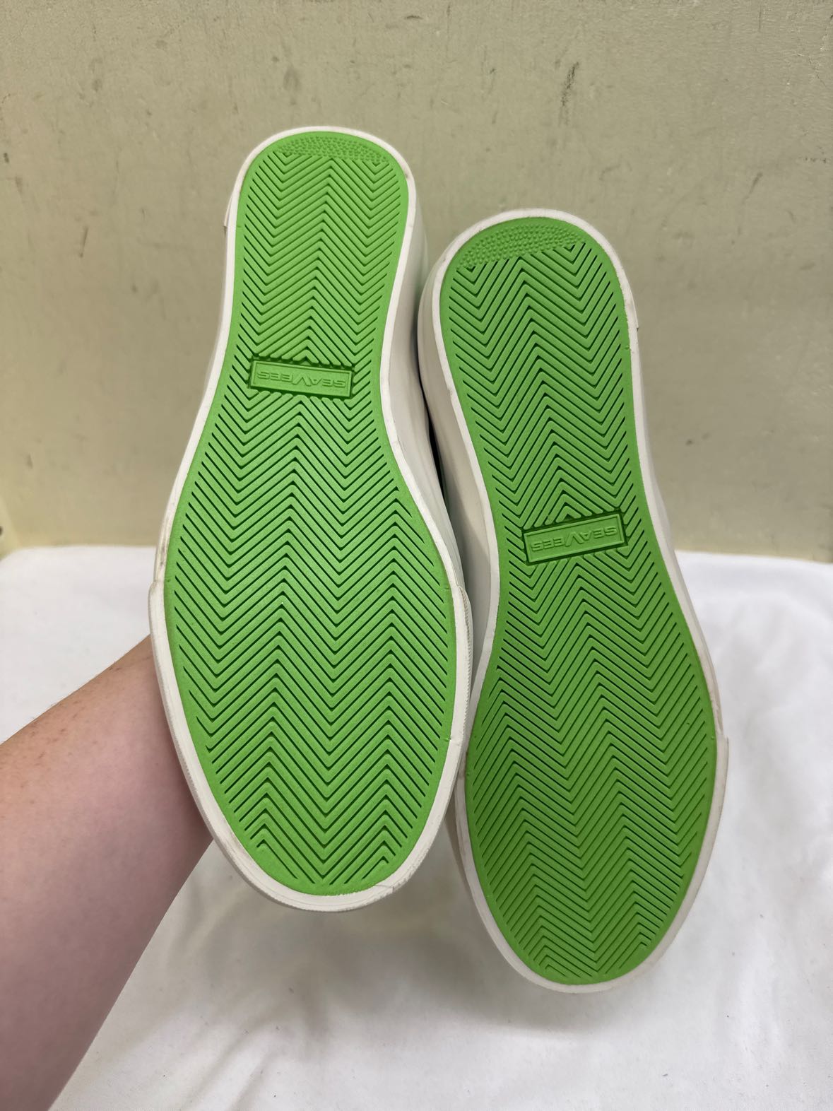 Seavees Men's Size 10 Green Shoes