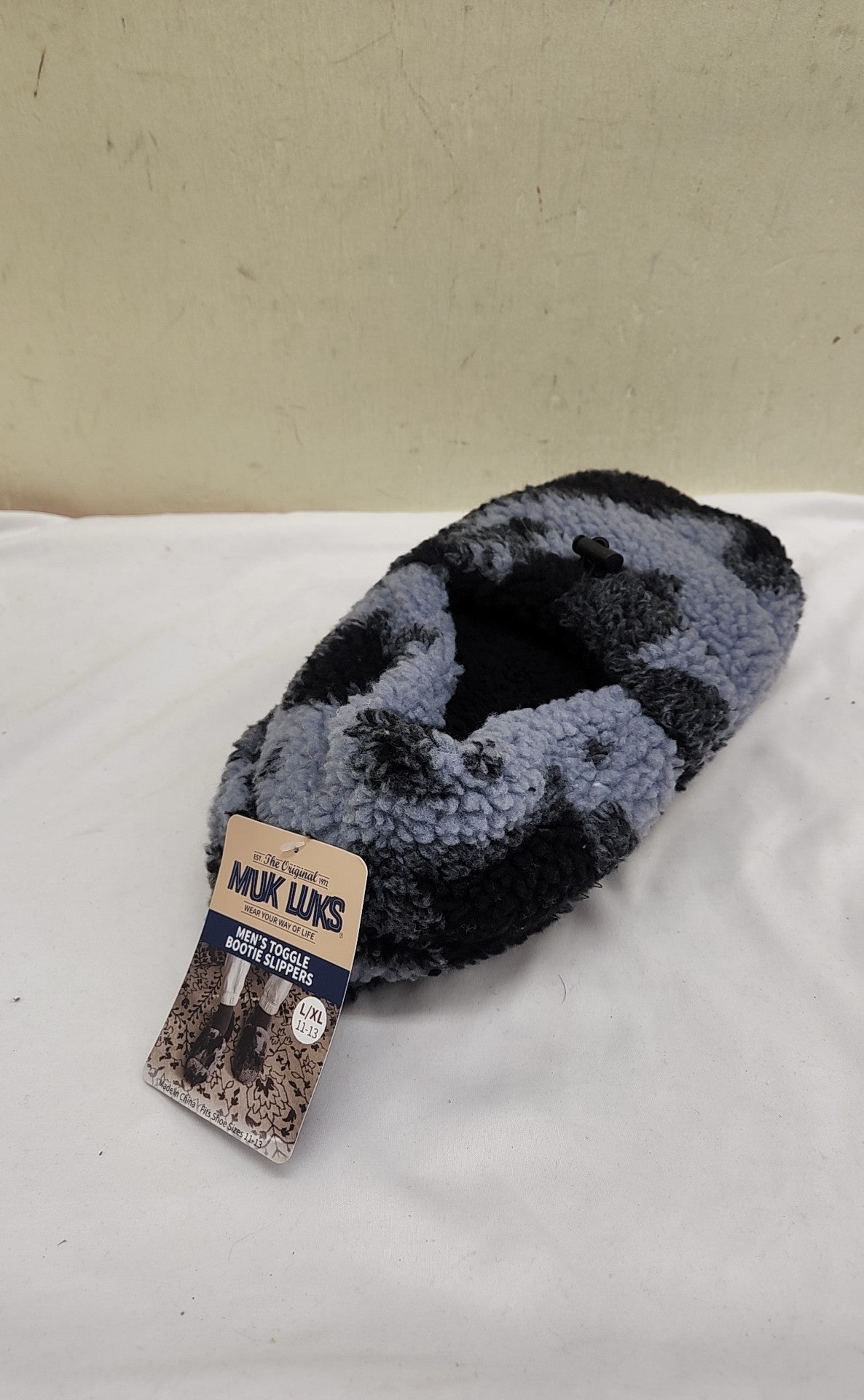 NWT Muk Luks Men's Size L/XL Gray Slippers