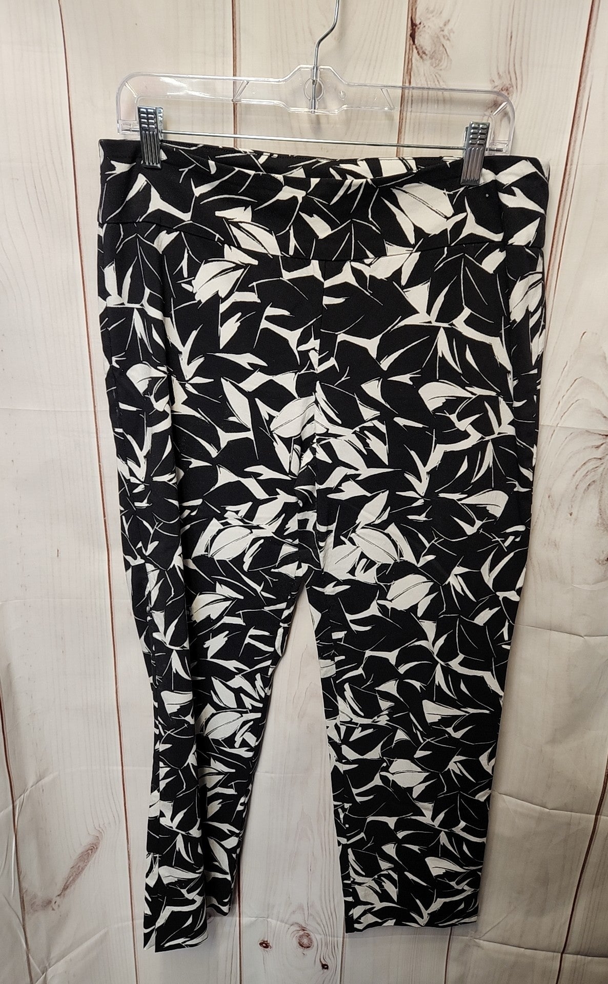 Roz & Ali Women's Size 14 Black & White Floral Pants