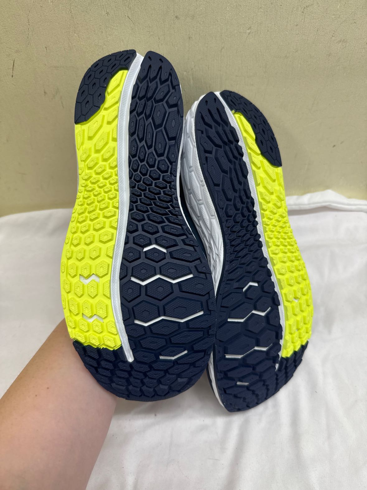New Balance Men's Size 11-1/2 Navy Sneakers Shoes