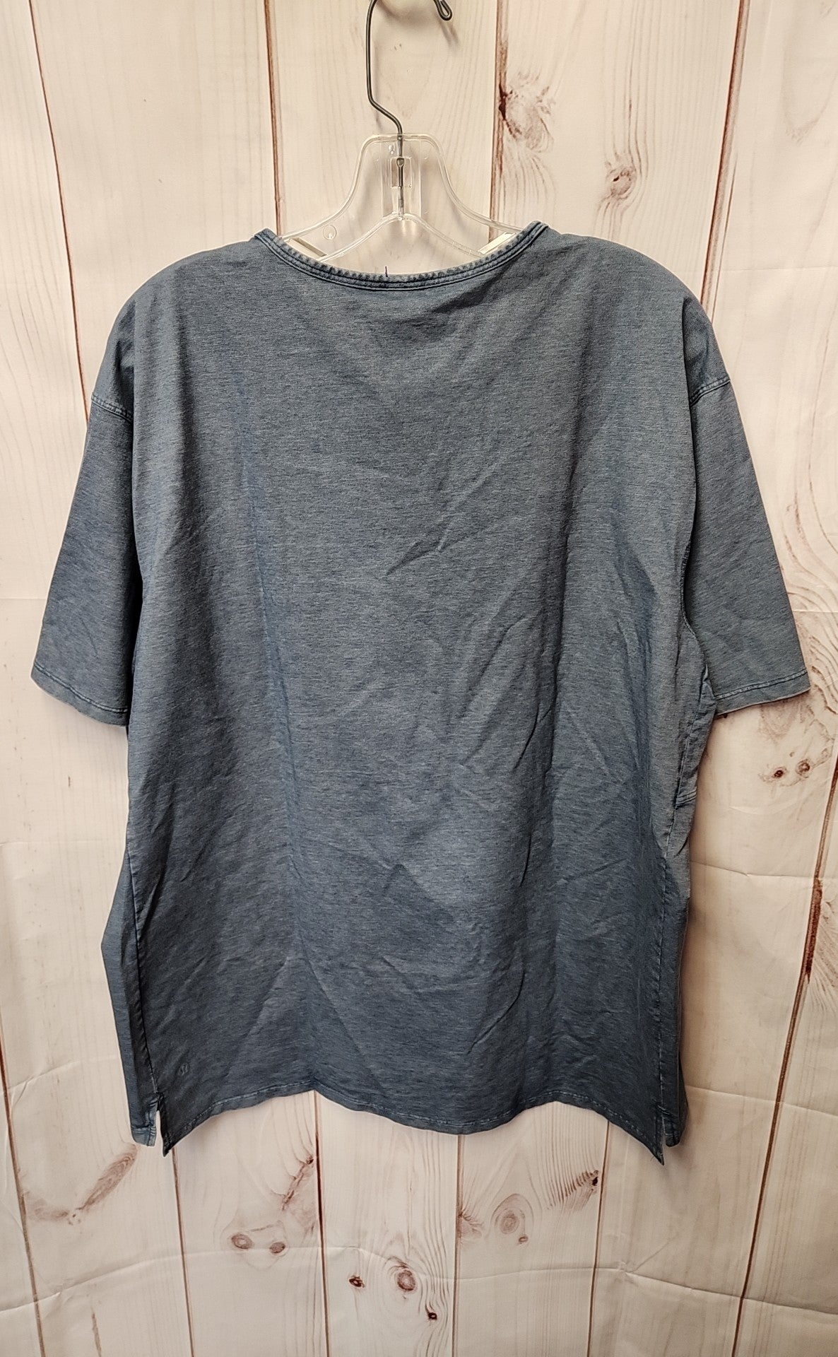 Lululemon Men's Size XXL Blue Shirt