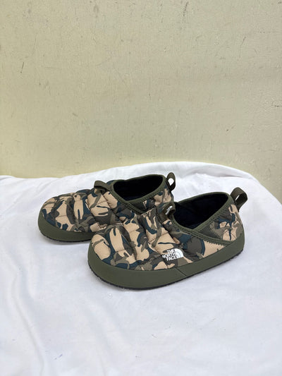 North Face Boy's Size 3 Green Camo Shoes