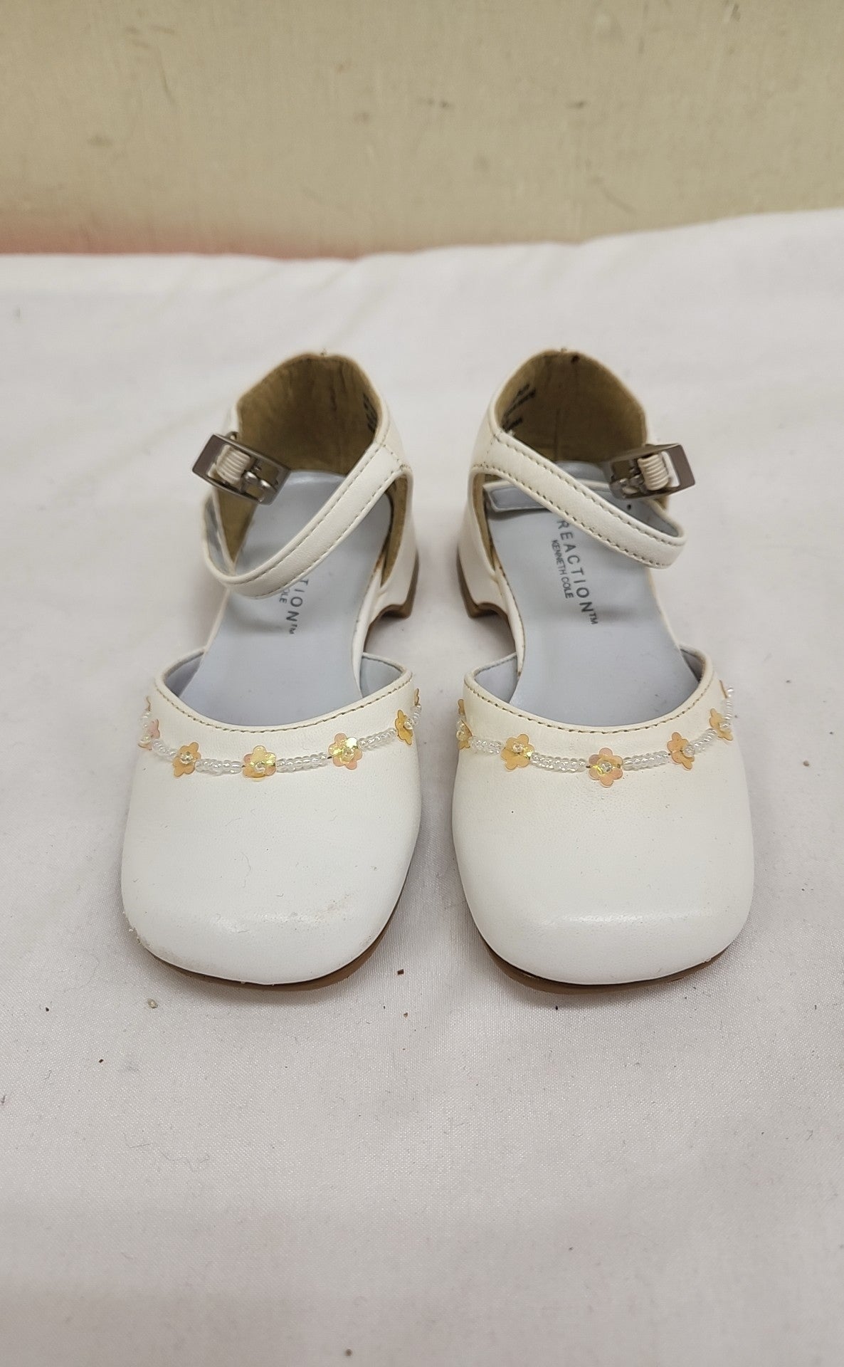 Kenneth Cole Girl's Size 5 White Shoes