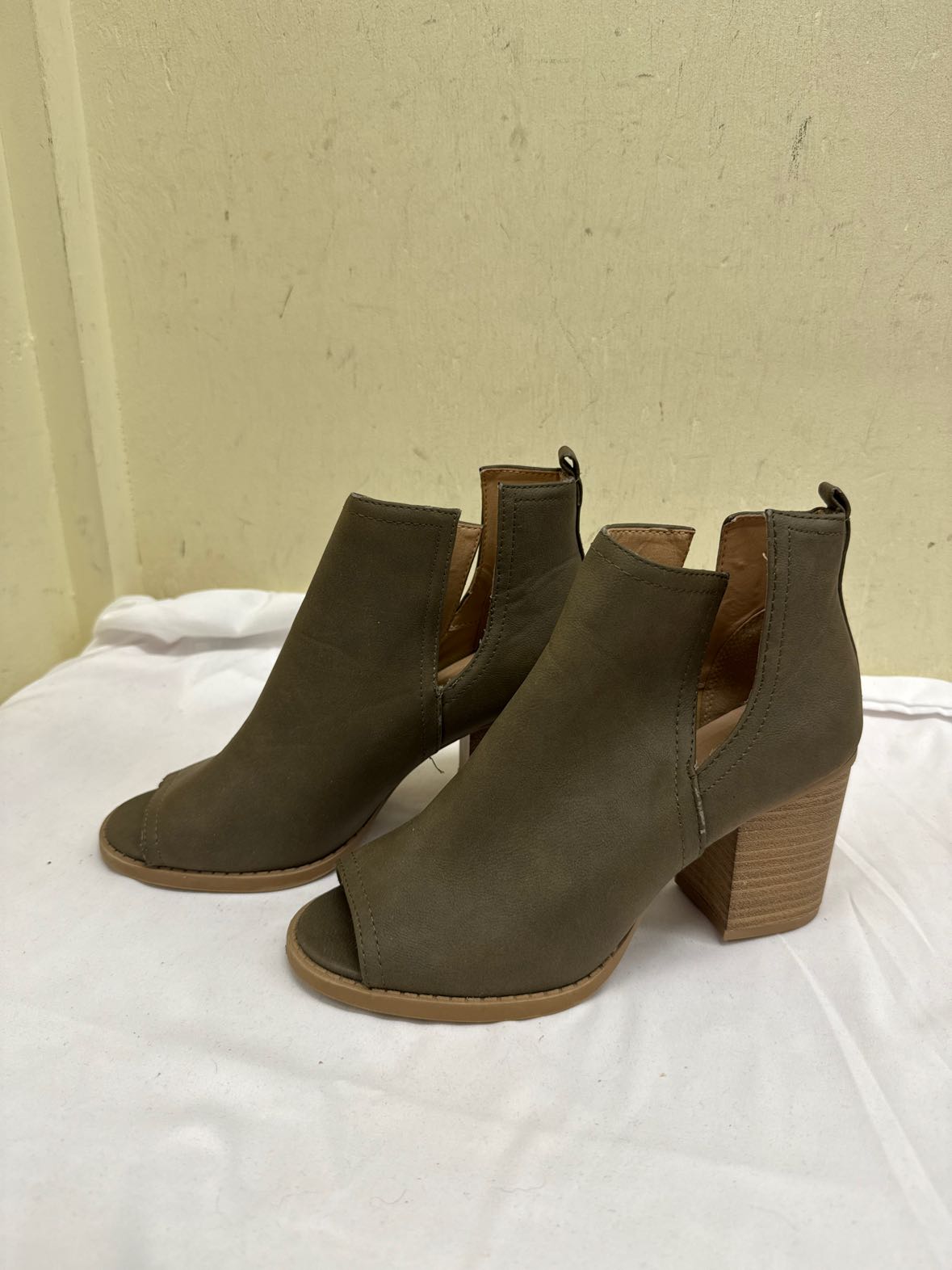 Soda Women's Size 7 Olive Green Boots Shoes