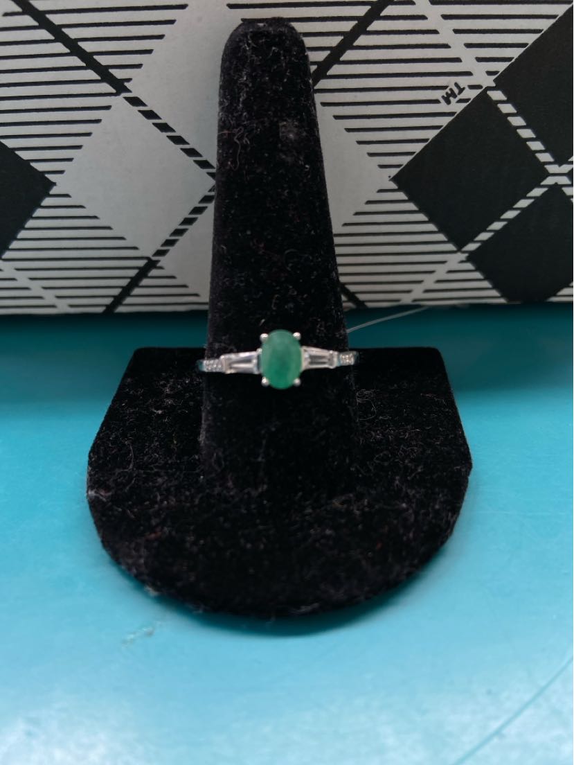 .925 Sterling Silver Size 11 Green Stone Ring