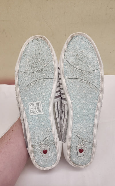 Skechers Women's Size 10 White Flats Shoes